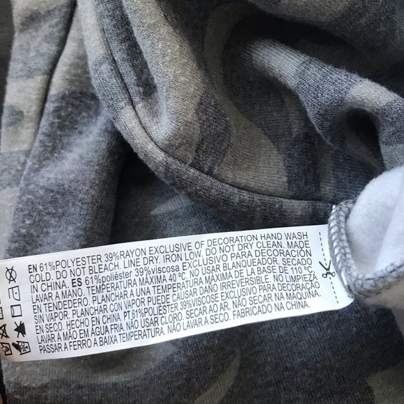 Forever 21 Pale Green Gray Camo Print Sweater Sweatshirt Small - Picture 7 of 8
